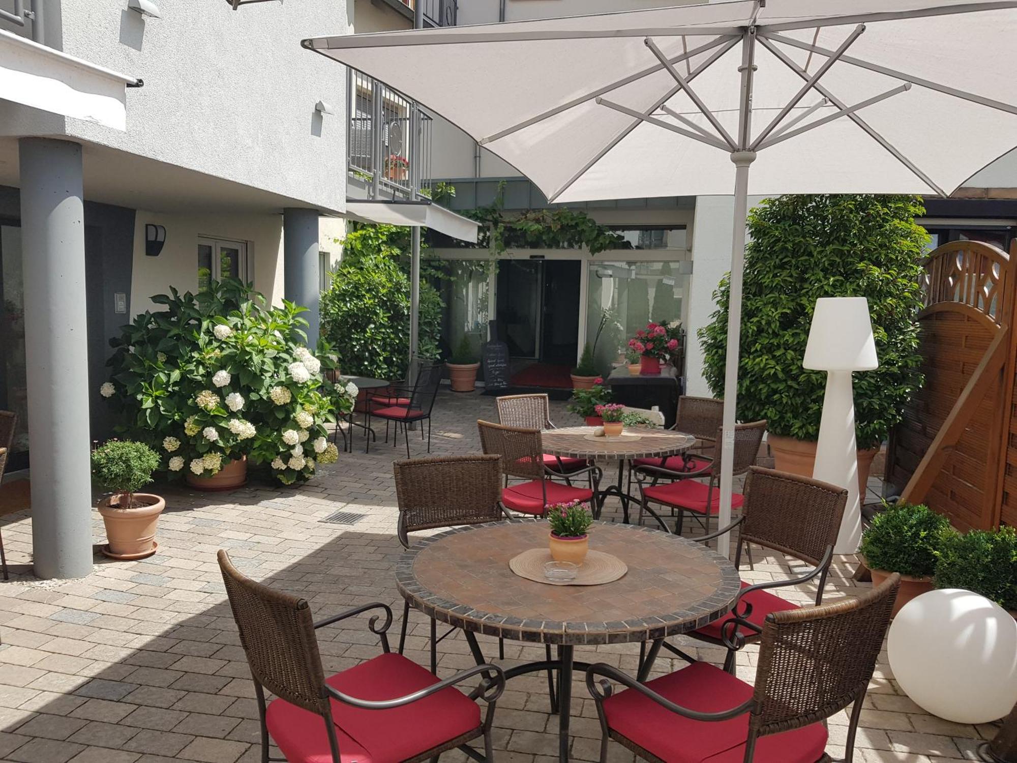 Hotel-Restaurant Pfaelzer Hof Edenkoben Exterior foto