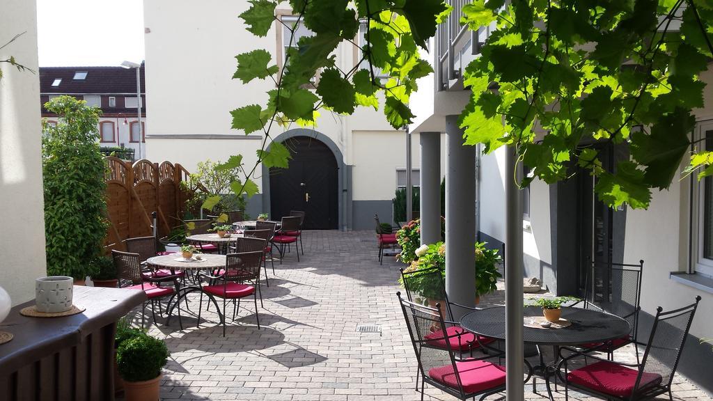 Hotel-Restaurant Pfaelzer Hof Edenkoben Exterior foto